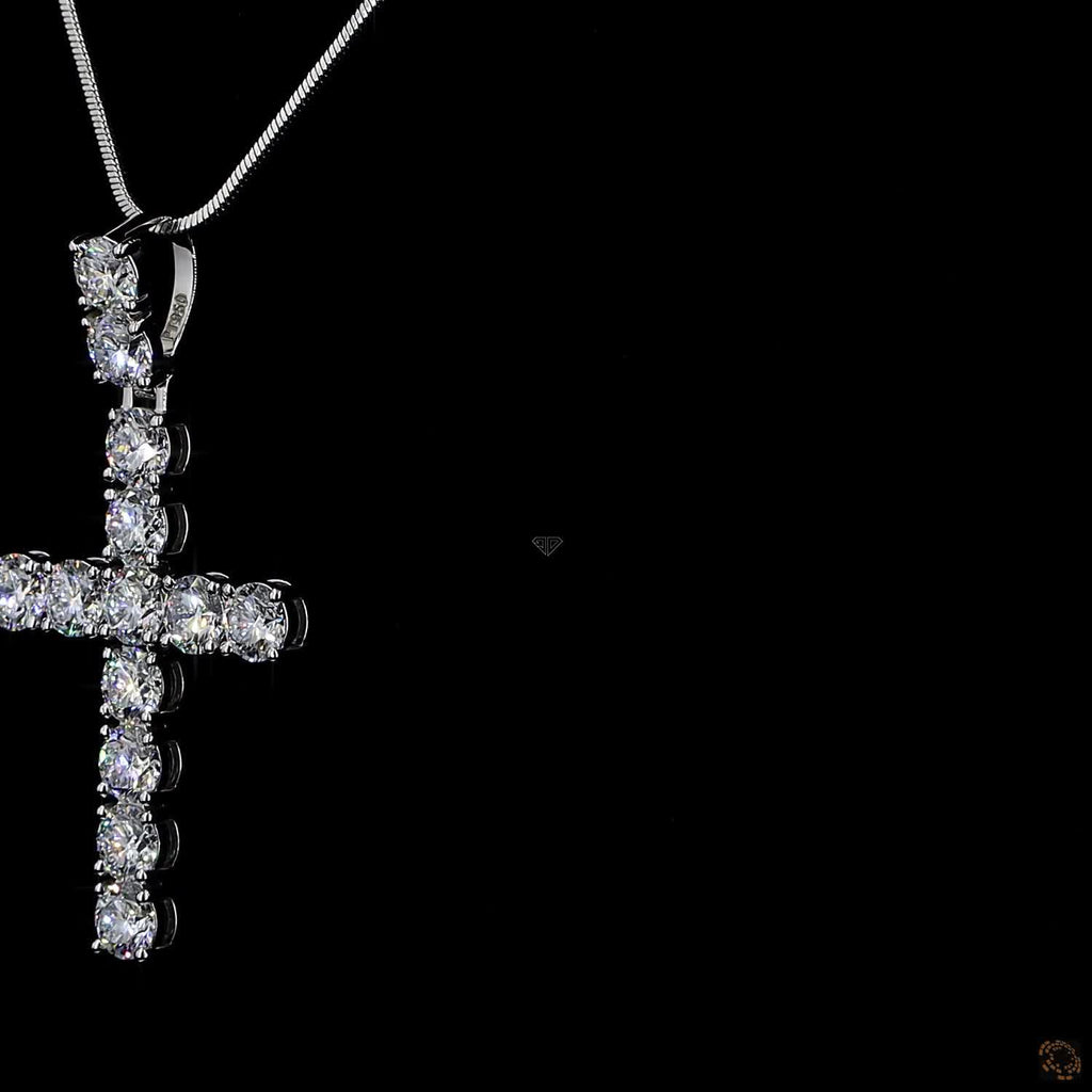 White Gold Round Diamond Pendant